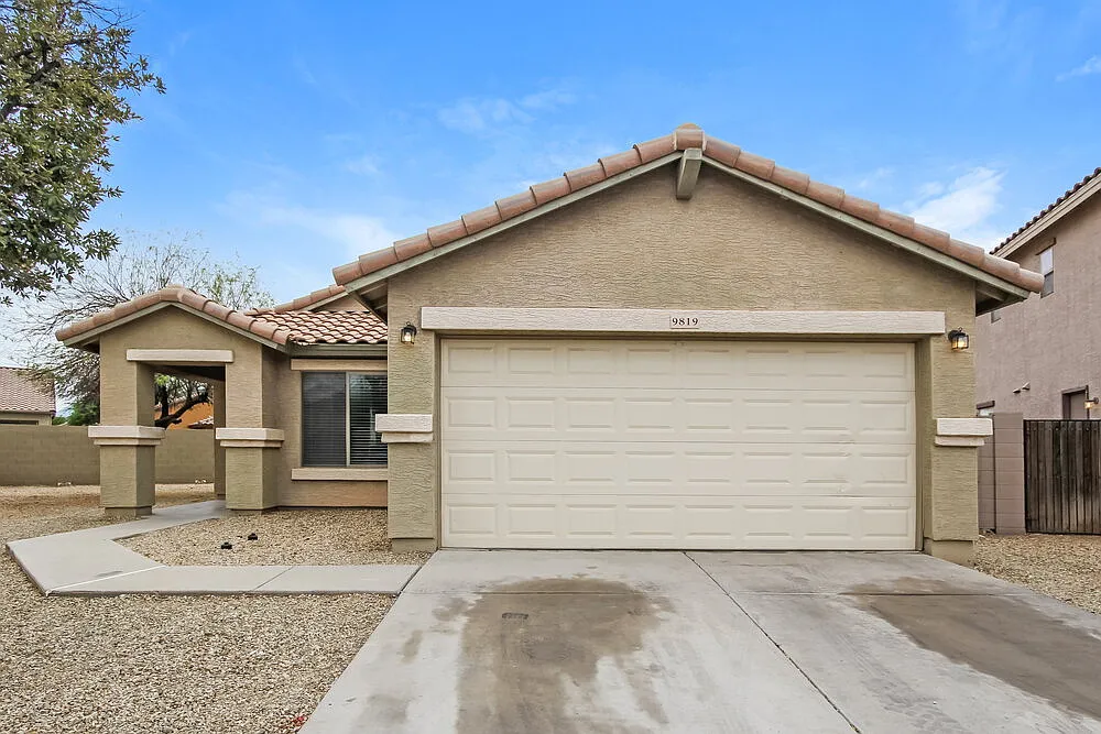 3 bed, 2.0 bath, 1599 sqft, $1,905 — Photo 1