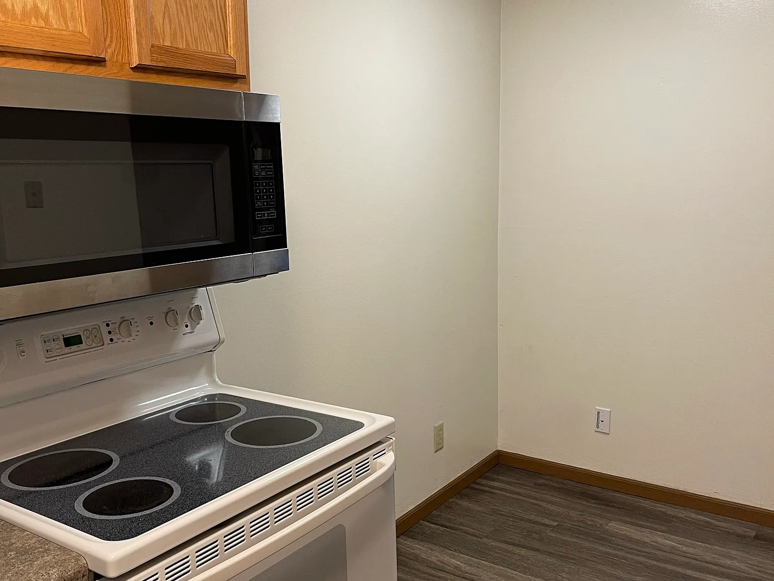 2 bed, $1,221 — Photo 3