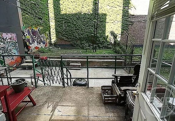2nd image of 5 Spencer Ct APT 1