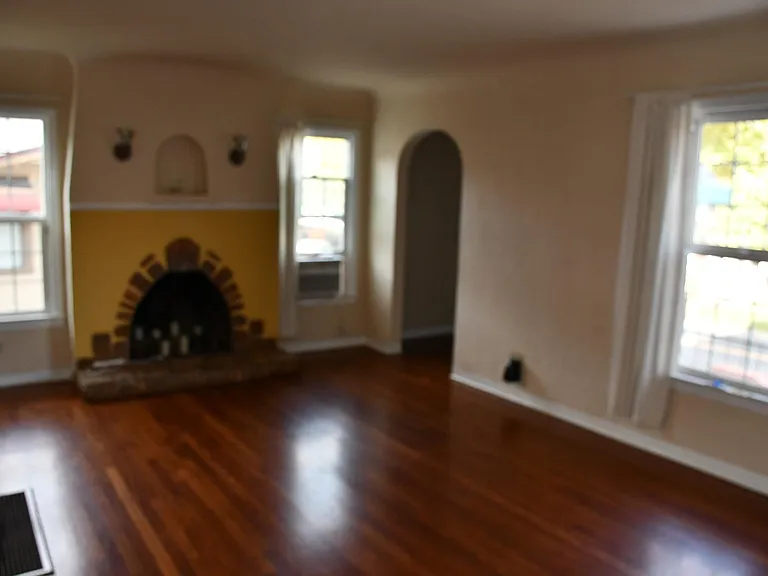 480 S Washington St — Photo 2