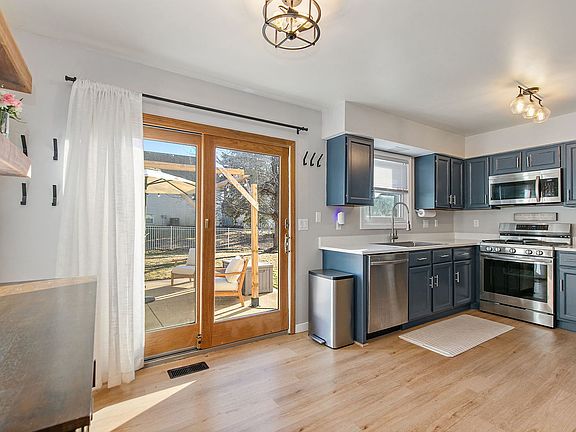 2nd image of 1809 Cambridge Dr