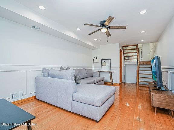 5th image of 204 Lindenwood Rd