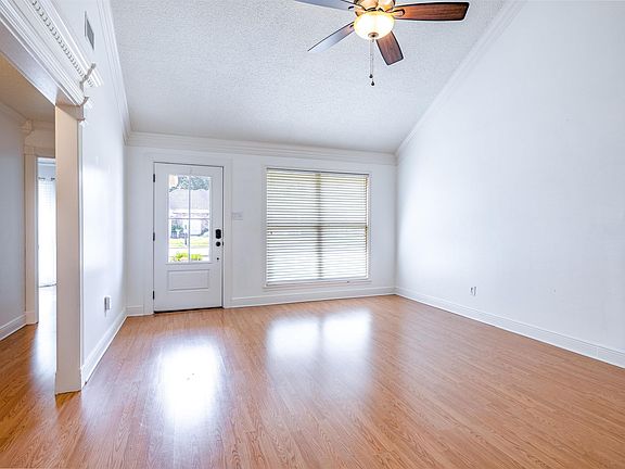 5th image of 211 Angelle Dr