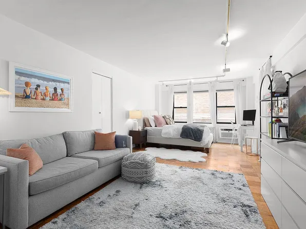 333 E 55th St APT 2C, Manhattan, NY 10022