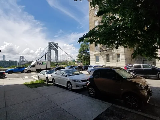 Rented by Sovereign Associates | media 32