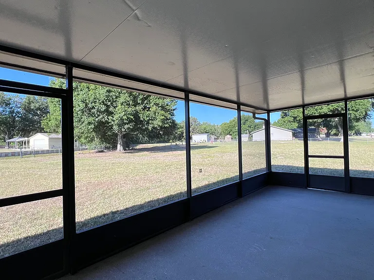 31706 Hunt Club Ln — Photo 4