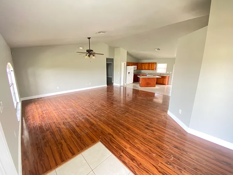 413 NW 16th Pl — Photo 17