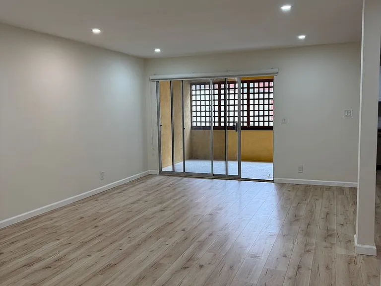 5651 Sumner Way #309 — Photo 10