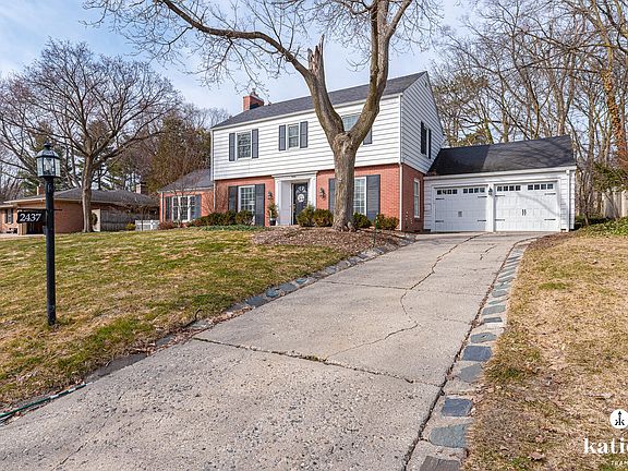 2nd image of 2437 Elmwood Dr SE