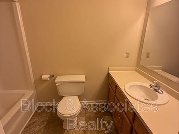 5th image of 712 S Main St