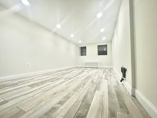 Rented by HOLTON REAL ESTATE INC. | media 8