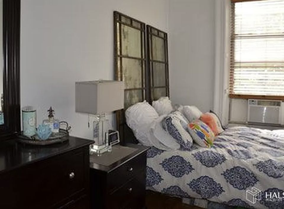 2nd image of 35 W 89th St APT 3A