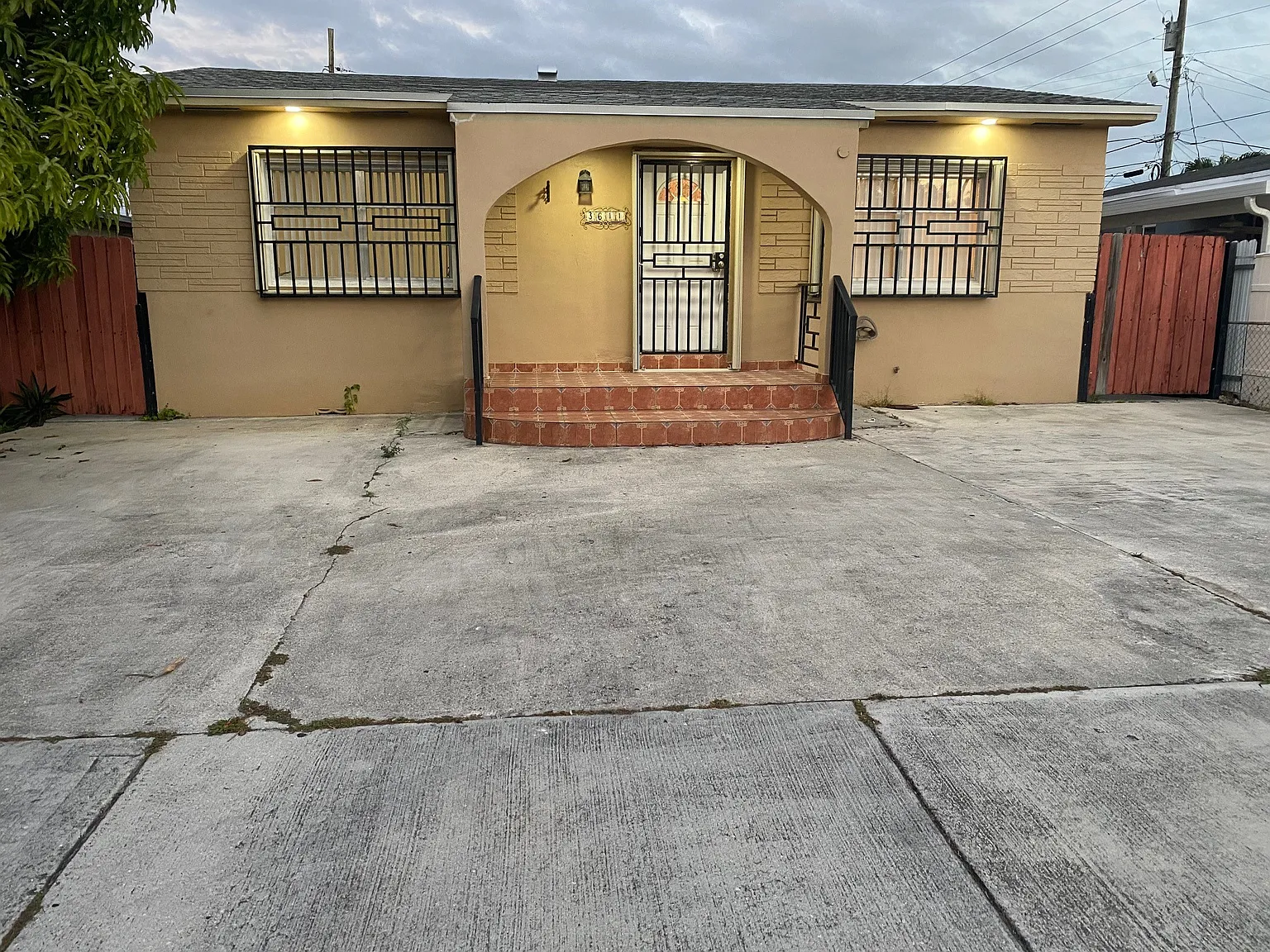 SW 97th Ave, Miami — Photo 1