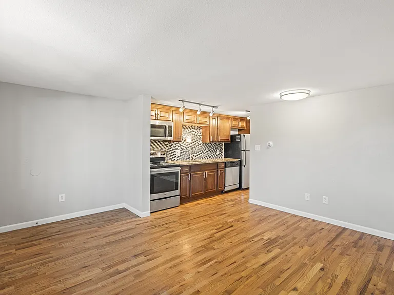 15 N Washington St — Photo 17