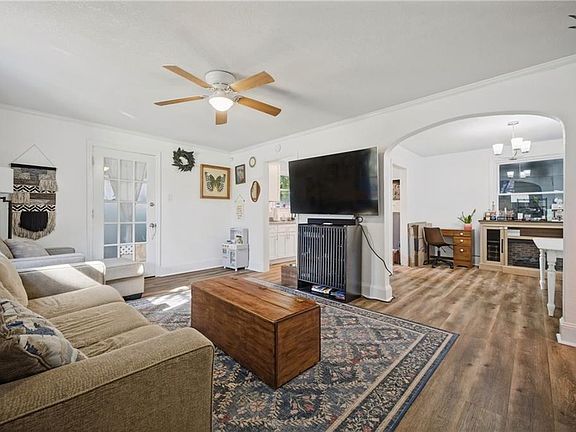 2nd image of 302 Plover Dr