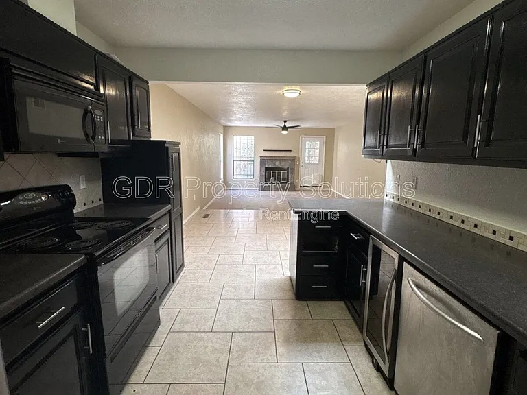 5828 Elmwood Dr NE — Photo 5