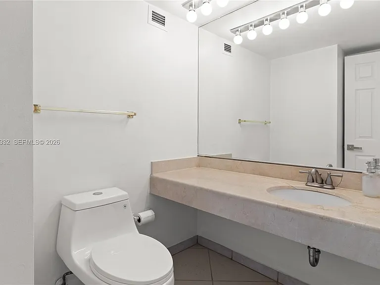 6770 Indian Creek Dr #12R — Photo 10