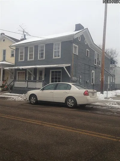 616-618 Main St photo 1