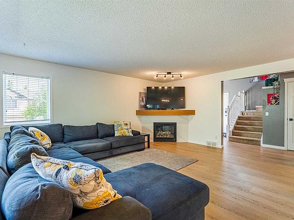 3rd image of 76 E Cranfield Pl SE