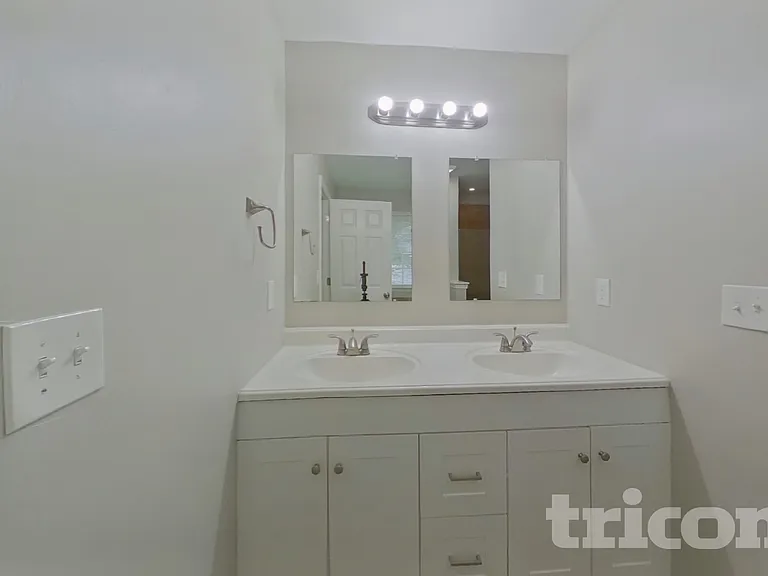 432 Rolling Stream Dr — Photo 9