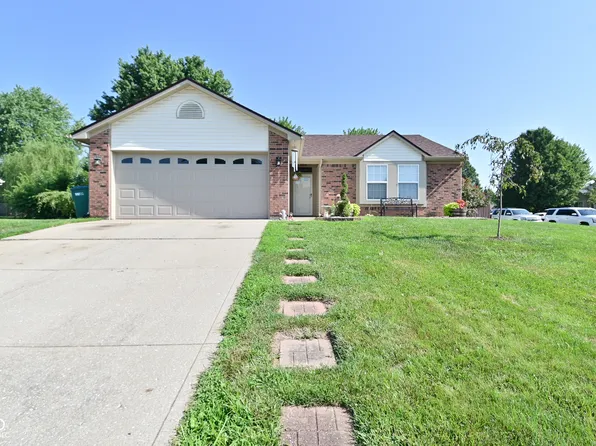 106 Winterberry Ln, Mooresville, IN 46158