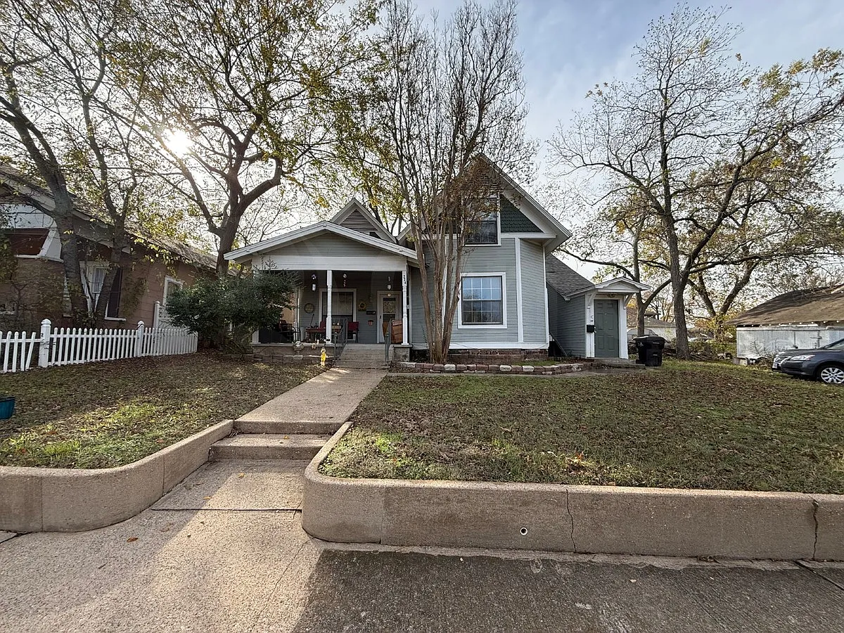 1 bed, 1.0 bath, 743 sqft, $999 — Photo 1
