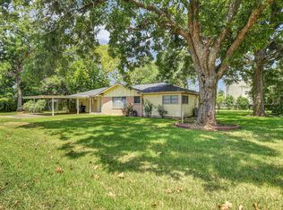 102 W Meadow Ln, West Columbia, TX 77486