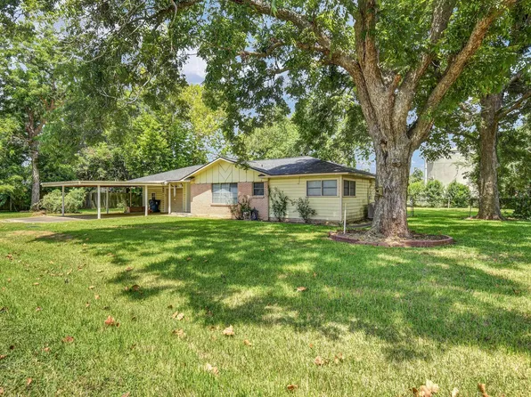 102 W Meadow Ln, West Columbia, TX 77486