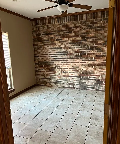 394 NE Simmons Cir — Photo 4