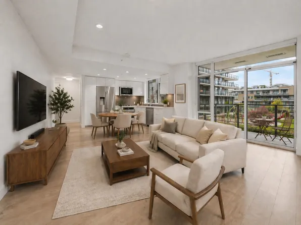 3498 Marine Way #304, Vancouver, BC V5S 0G4