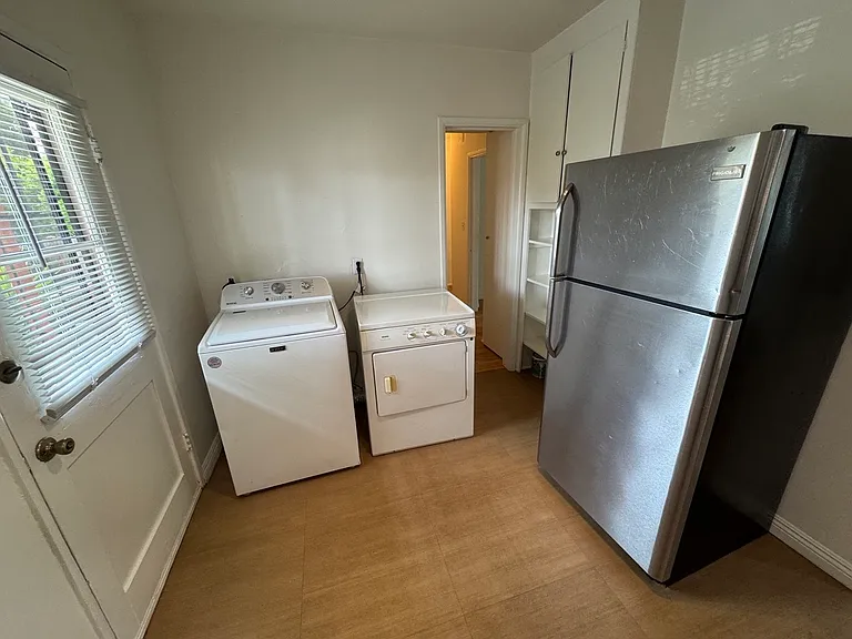 902 Alandele Ave #902 — Photo 21