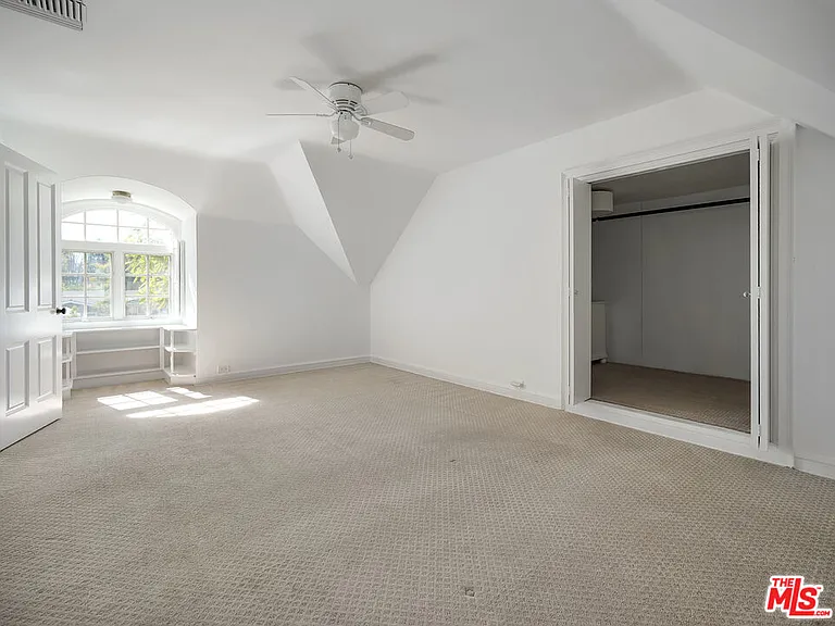13161 Addison St — Photo 25