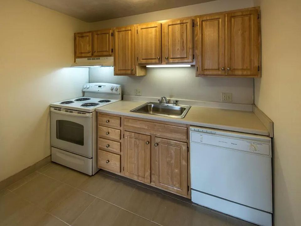 2nd image of 98A Gardner St #22F