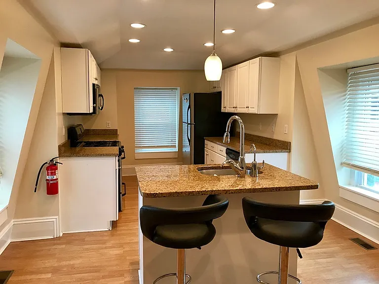 674 Main St #2 — Photo 4