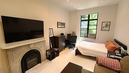 Rented by R New York