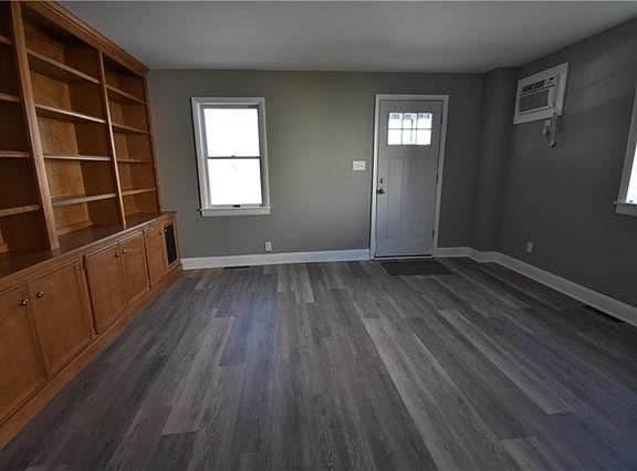 5th image of 338 W Saint Joseph St