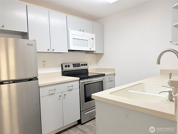 4th image of 11002 SE Petrovitsky Road #E103