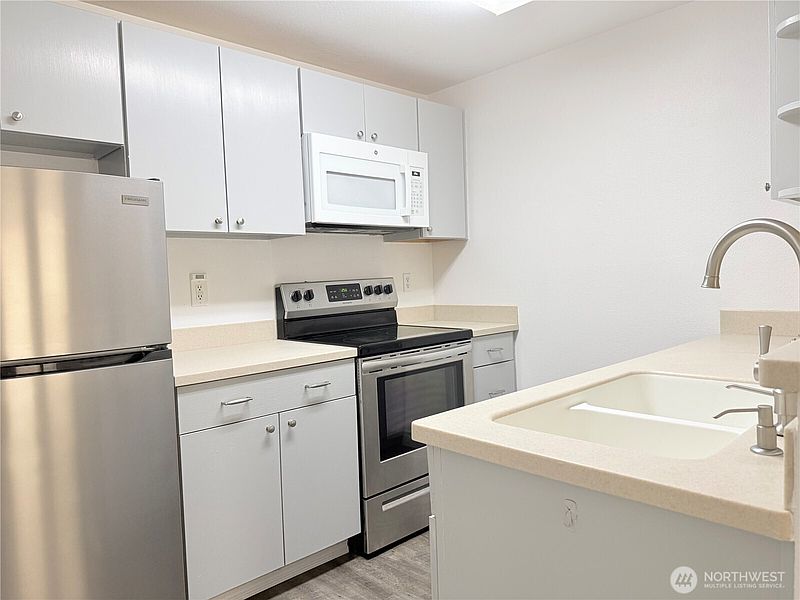 4th image of 11002 SE Petrovitsky Road #E103