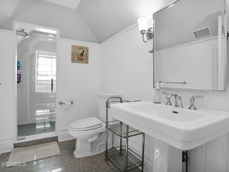 101 Tuttle Ave — Photo 44