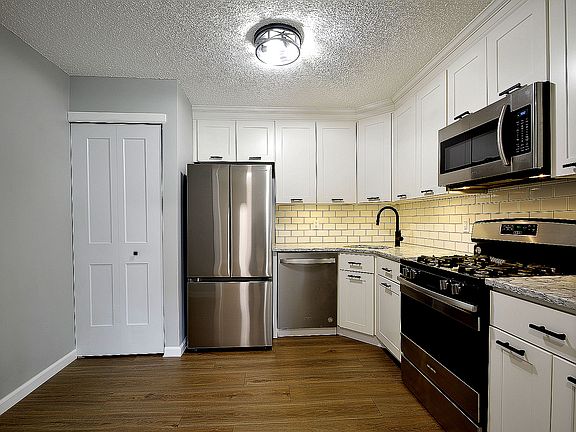 eat in kitchen with pantry