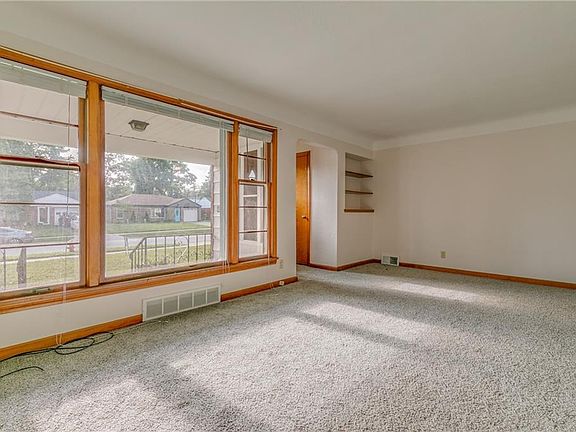 4th image of 1746 Longwood Dr