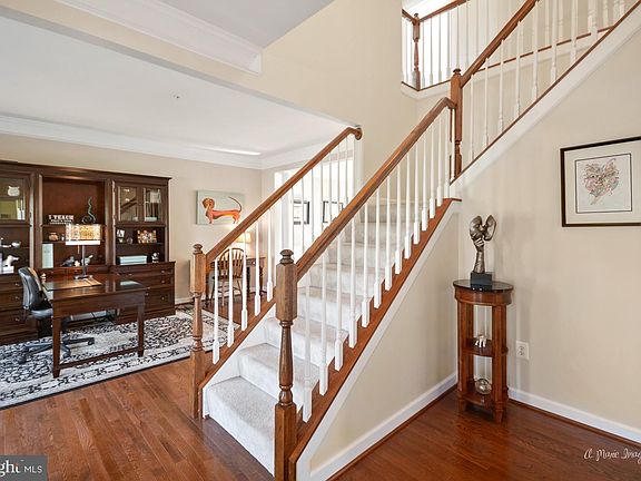 2nd image of 218 Greenwich Dr