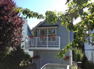 9122 20th Ave NE, Seattle, WA 98115