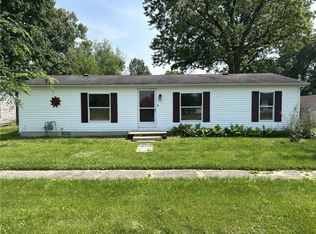 305 W Main St, Watson, IL 62473