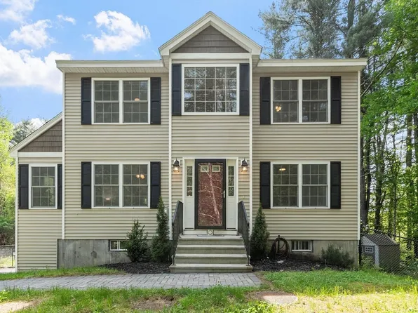 87-87A Brookline St, Townsend, MA 01469
