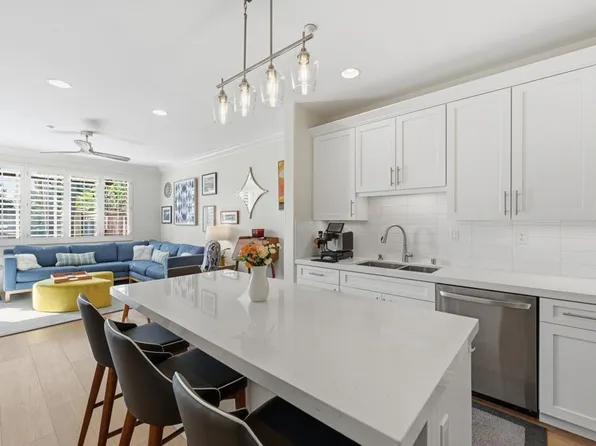 6325 Alexandri Cir, Carlsbad, CA 92011