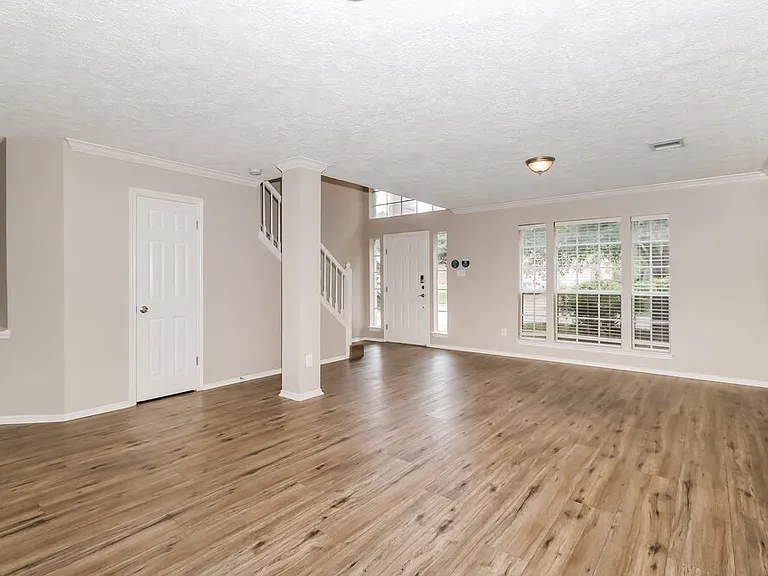 17116 Valley Glen Rd — Photo 5