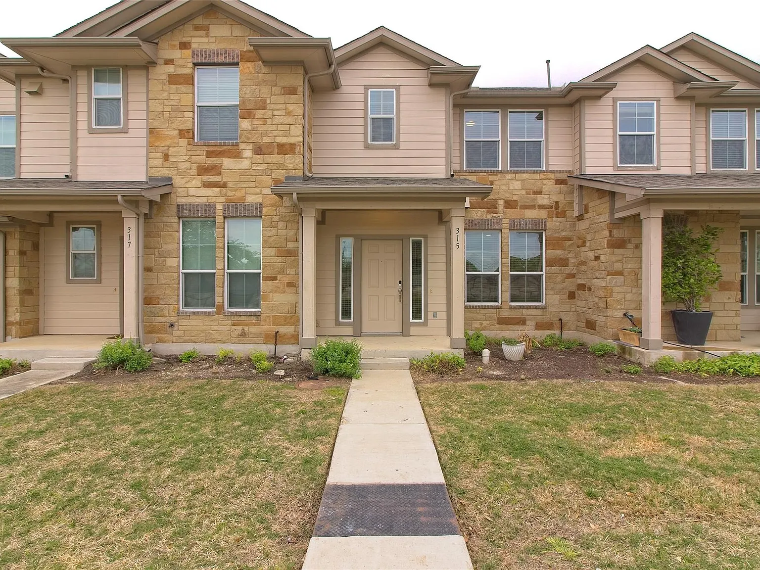 3 bed, 2.5 bath, 1330 sqft, $1,800 — Photo 1