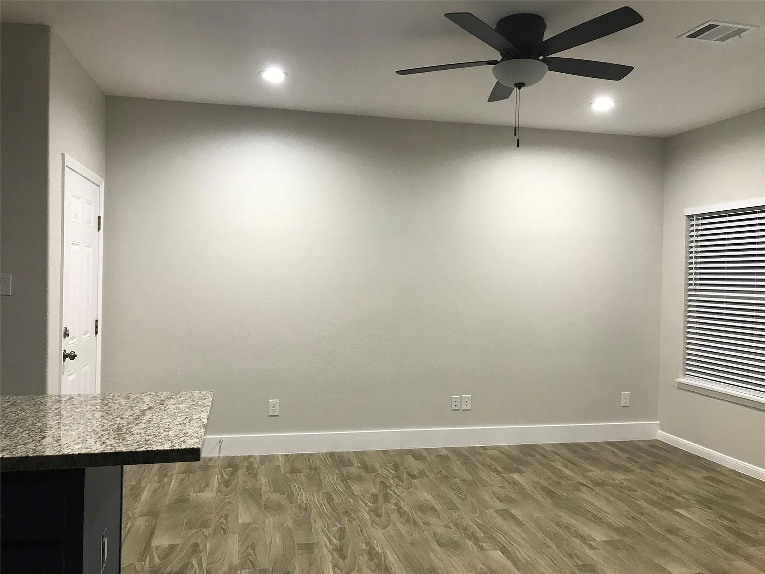 2 bed, 2.0 bath, 900 sqft, $1,700 — Photo 4