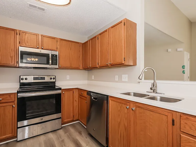 11926 Stewarts Crossing Dr — Photo 7